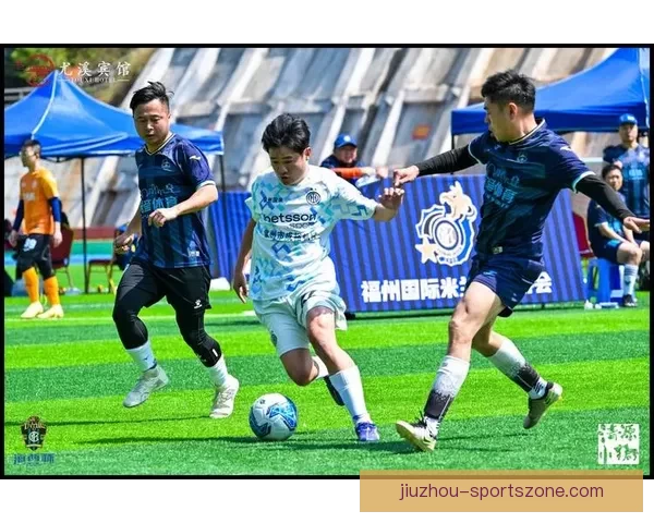 约4000名米兰球迷周六前往训练基地为球队加油助威超出预期人数